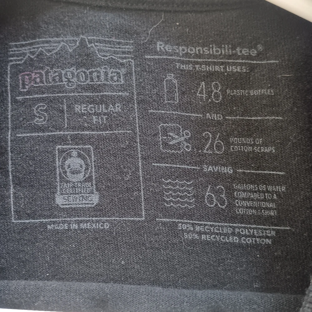 Patagonia‎ Black Spell Out Long Sleeve Crewneck Top Fall Base Layer Outdoor S